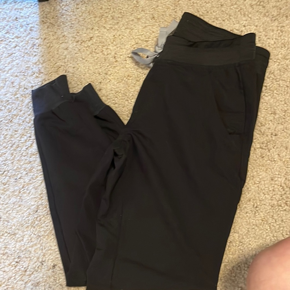 Black figs Zamora jogger scrub pants